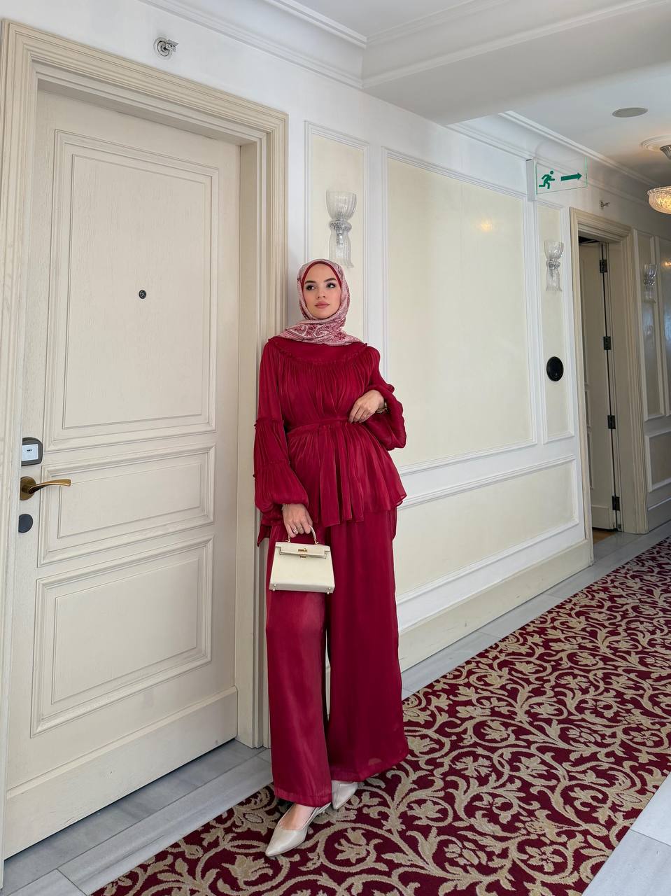 Ruffle Detail Shimmer Blouse & Wide-Leg Pant Set – Burgundy